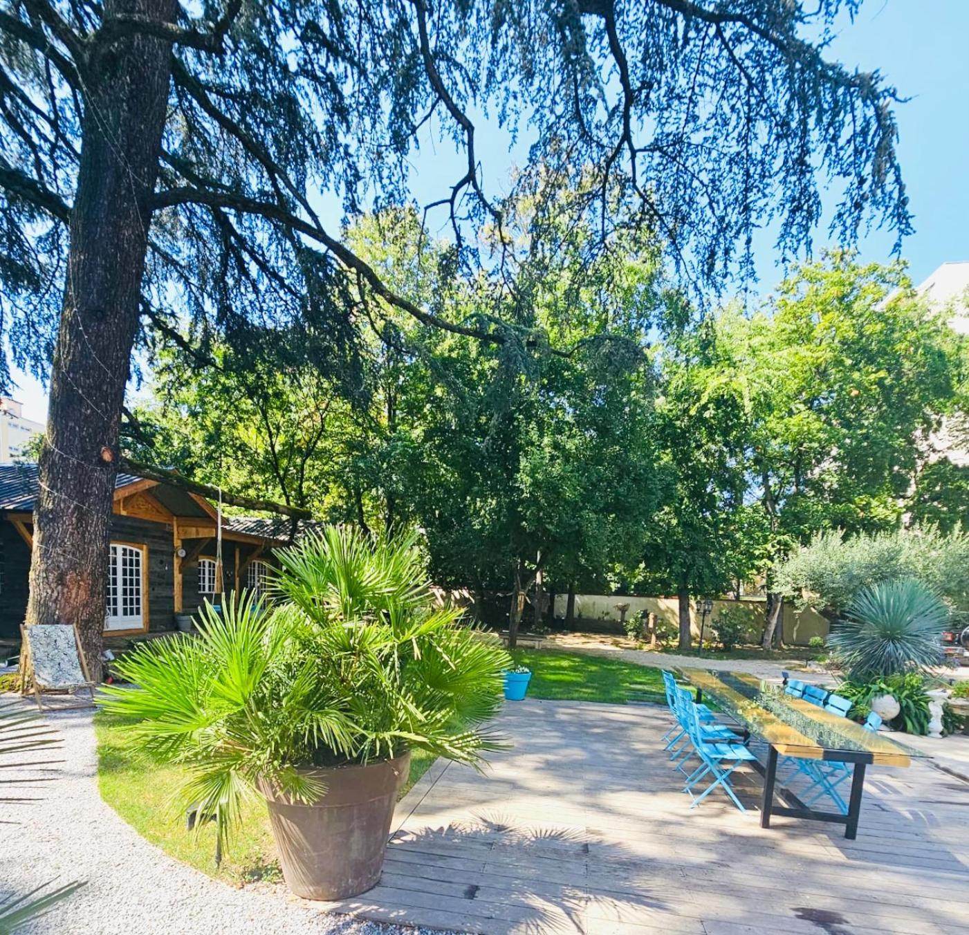 Chateau Grandclement Lyon Villeurbanne Niveau Rdc - Tresor Cache En Ville Avec Vue Piscine Et Parc Bagian luar foto