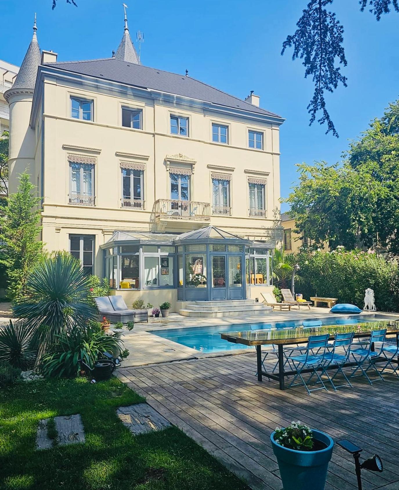 Chateau Grandclement Lyon Villeurbanne Niveau Rdc - Tresor Cache En Ville Avec Vue Piscine Et Parc Bagian luar foto
