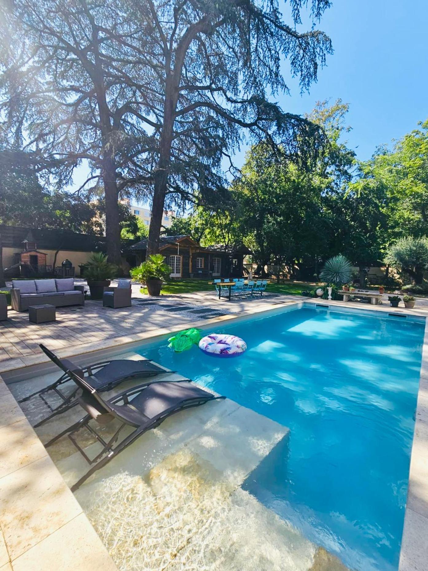 Chateau Grandclement Lyon Villeurbanne Niveau Rdc - Tresor Cache En Ville Avec Vue Piscine Et Parc Bagian luar foto